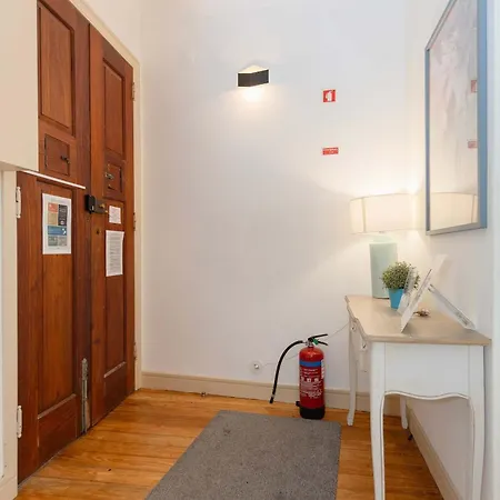 Liiiving In - Lovely Stylish * Oporto