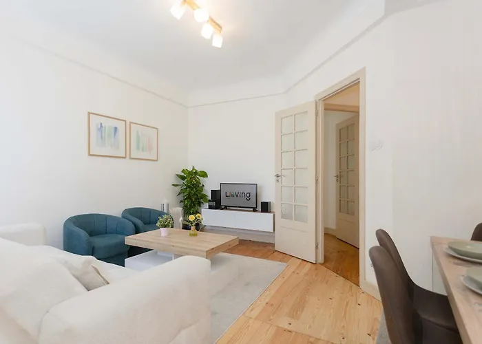 Apartman Liiiving In - Lovely Stylish