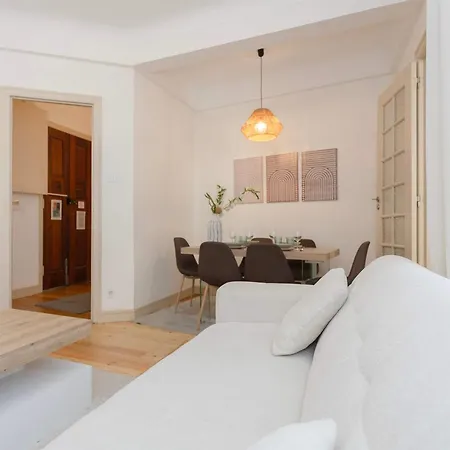 Liiiving In - Lovely Stylish