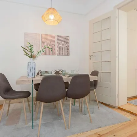 Apartment Liiiving In - Lovely Stylish *