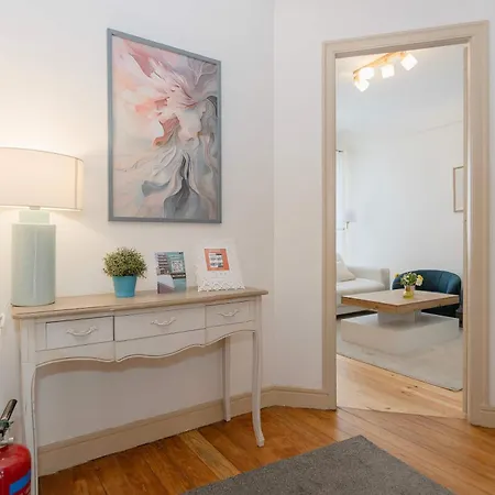 Liiiving In - Lovely Stylish