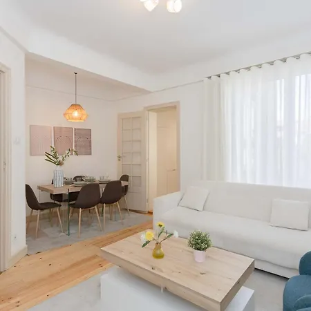 Apartment Liiiving In - Lovely Stylish *