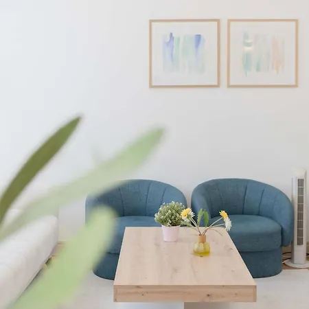 Liiiving In - Lovely Stylish Apartment *