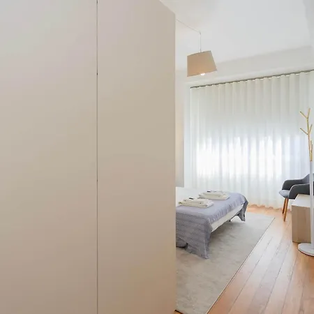 Liiiving - Lsa Red Apartmán