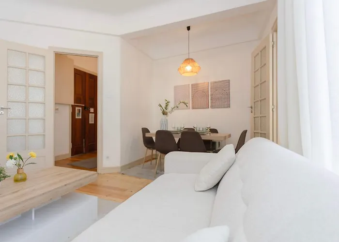 Liiiving In - Lovely Stylish