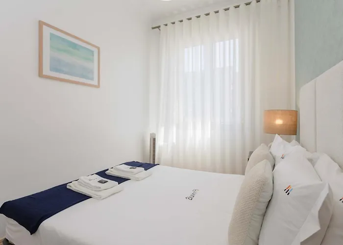 Liiiving In - Lovely Stylish Oporto