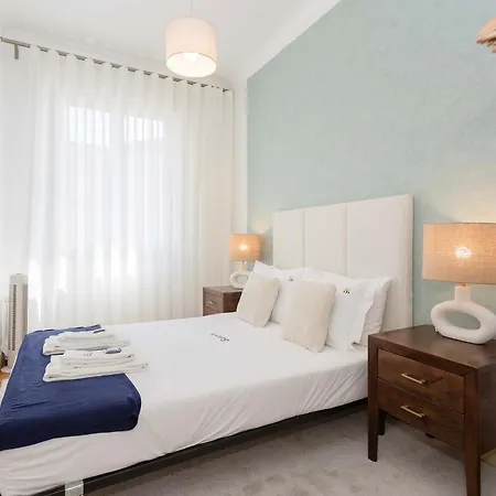 Liiiving In - Lovely Stylish *