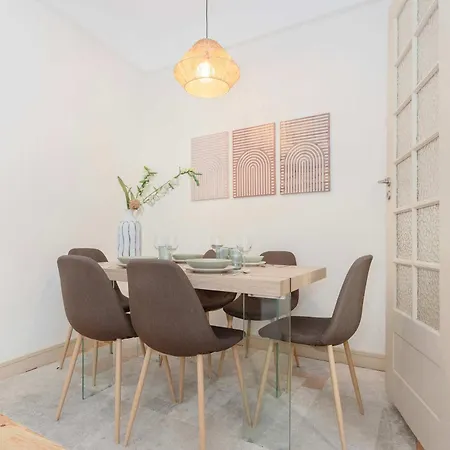 Liiiving In - Lovely Stylish *