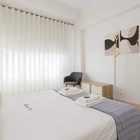 Liiiving In - Lovely Stylish * Porto