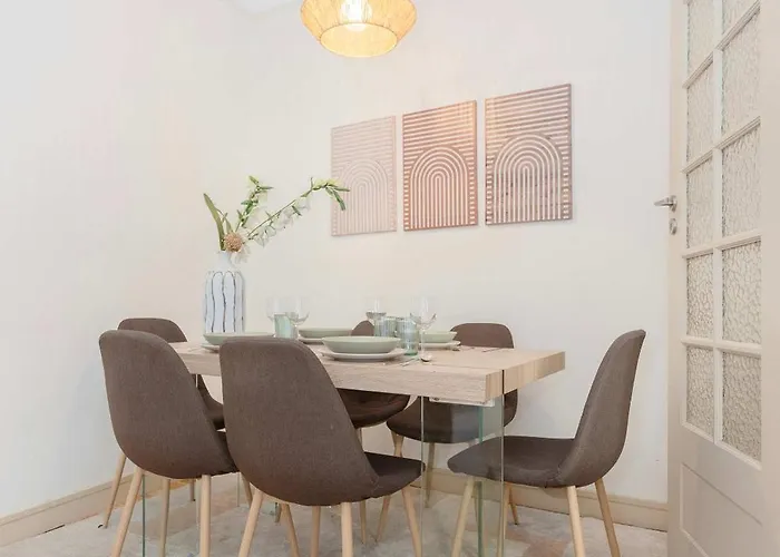 Liiiving In - Lovely Stylish *